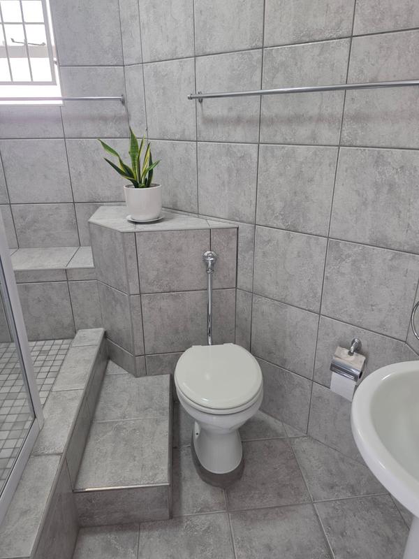 To Let 2 Bedroom Property for Rent in Zonnebloem Western Cape